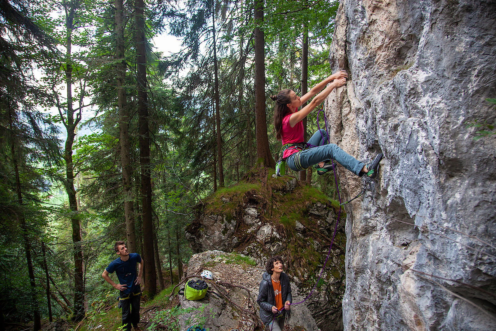 Laura Sedlbauer in der henkeligen Kletterroute "Saromans Späher" (7+) am Rübezahl