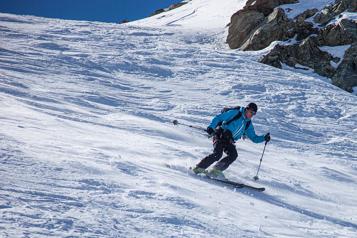 Abfahrt im Gipfelhang der Dreiländerspitze