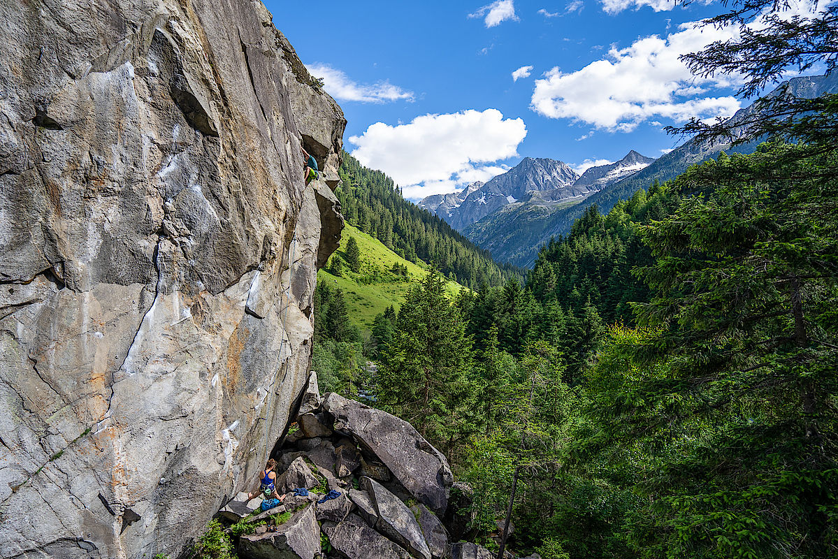Perfekter Fels in hochalpiner Landschaft: Klettern im Zillertal