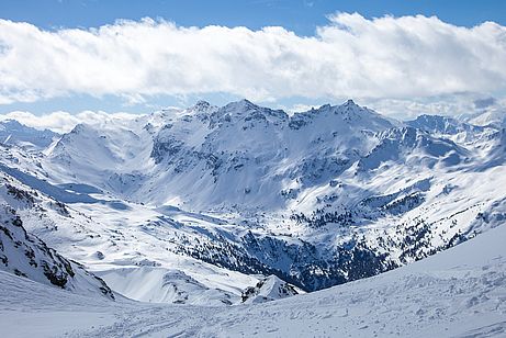 Blick von der Grafennsspitze in die Wattener Lizum, ungefähr in Bildmitte befindet sich die Hütte. Blick von der Grafennsspitze in die Wattener Lizum, ungefähr in Bildmitte befindet sich die Hütte.