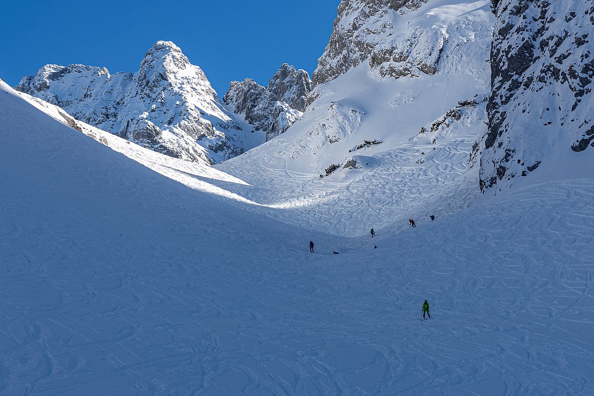 Schöner Pulverschnee, aber komplett zerfahren