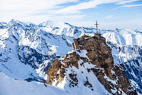 Der Rührkübel mit Blick zum Hohen Tenn und zum Wiesbachhorn. Der Rührkübel mit Blick zum Hohen Tenn und zum Wiesbachhorn.
