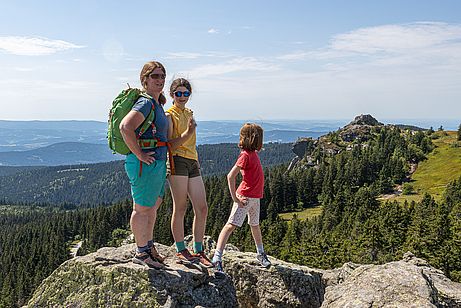 Am felsigen Aussichtsgipfel des Großen Arbers haben wir einen herrlichen Fernblick Am felsigen Aussichtsgipfel des Großen Arbers haben wir einen herrlichen Fernblick