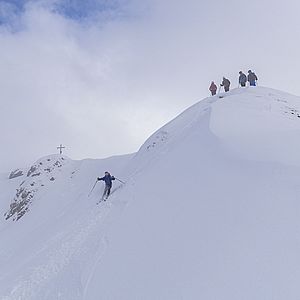 Bei der Abfahrt wagten wir uns  jeweils nur einen Schwung in den steilen Osthang
