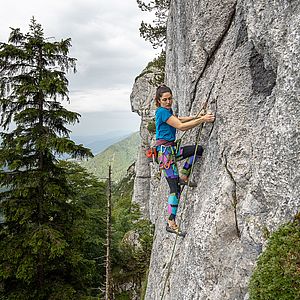 Sportklettern im Angesicht des Zwölferturms im Sektor "Durchschlupf" an der Gedererwand