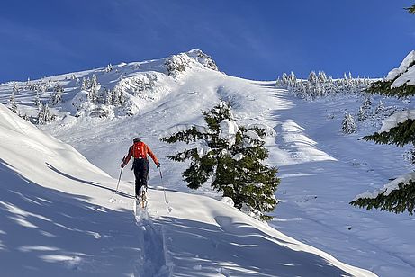 An der Oberen Wallenburg vorbei spure ich zur Rotwand