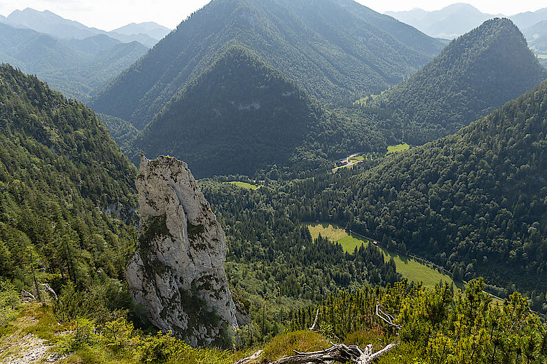 Tieflblick auf den Großen Turm und zur Zwing