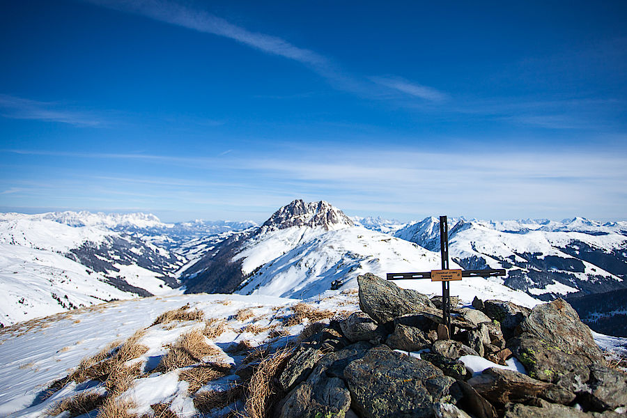 Blick vom Grasleitkopf ins Spertental und rechts davon zum Großen Rettenstein. 