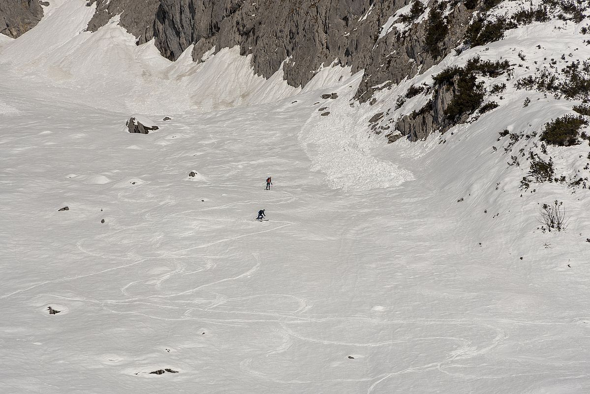 Die ersten Abfahrer im westlichen Seitenkar gegen 10 Uhr