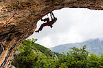 Kraftige Kletterei im Val Pennavaire, Ligurien