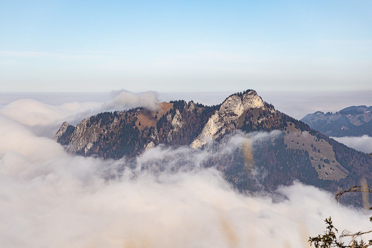 Der Heuberg stemmt sich gegen den Nebel