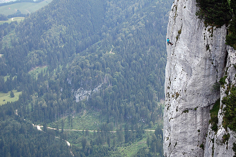 Seilschaft in der Nordwand der Gedererwand