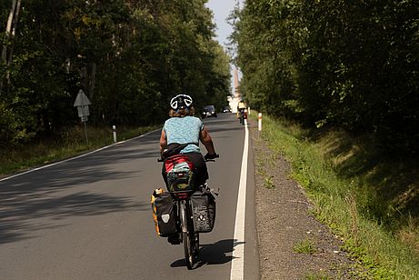 Meistens entlang wenig befahrener Straßen