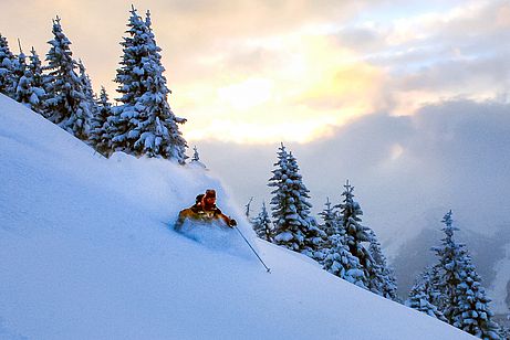 Wenn der Pulverschnee staubt geht nichts über einen guten Anorak (Abfahrt vom Gr. Traithen). Wenn der Pulverschnee staubt geht nichts über einen guten Anorak (Abfahrt vom Gr. Traithen).