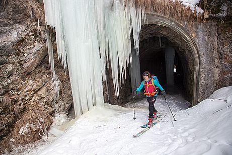 Die vereisten Tunnels am Anfang der Forststraße zur Wechselalm. Die vereisten Tunnels am Anfang der Forststraße zur Wechselalm.