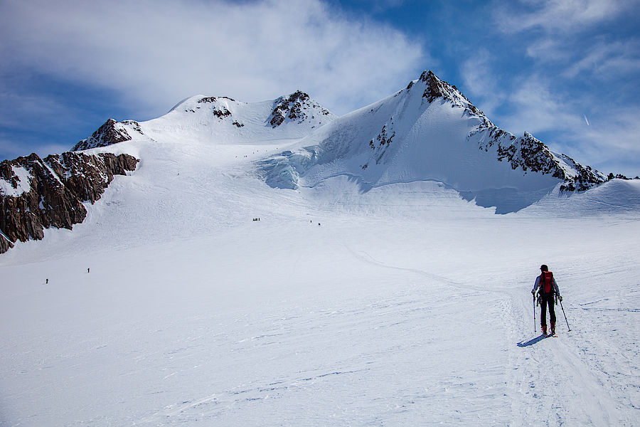 Auf dem flachen Gletscherplateau nach der Petersenspitze 