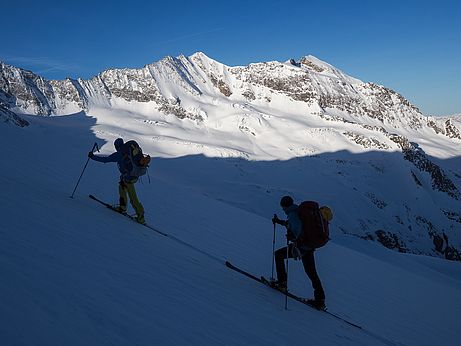 Aufstieg vom Furtschaglhaus zum Gr. Möseler - im Hintergrund der Hochfeiler. Aufstieg vom Furtschaglhaus zum Gr. Möseler - im Hintergrund der Hochfeiler.