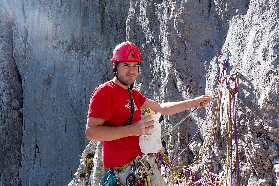 Alpines Klettern Bei alpinen Kletterrouten kommt es auf jedes Gramm an