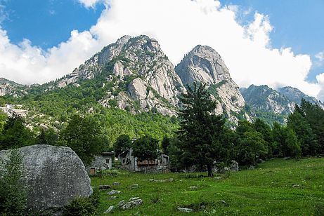 Am Eingang des ursprünglichen Val di Mello Am Eingang des ursprünglichen Val di Mello