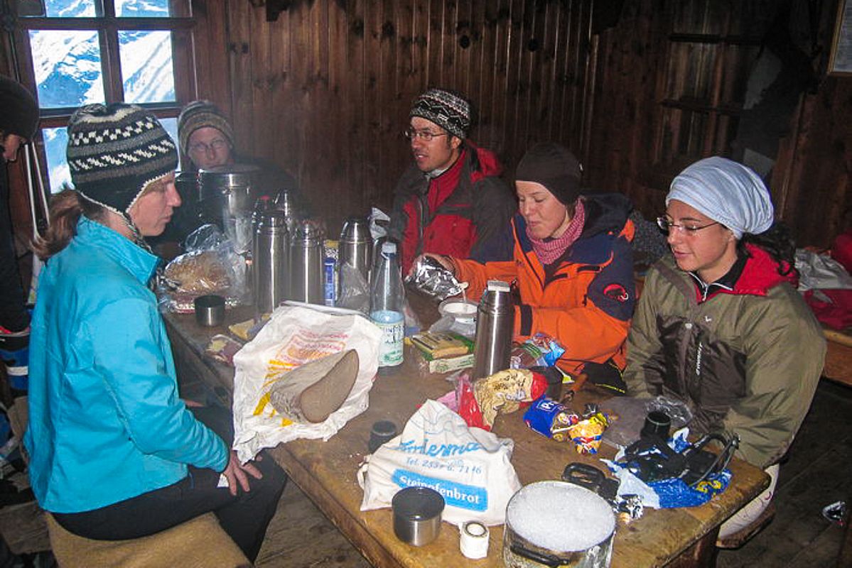Im Winterraum der Mezzalama-Hütte. 