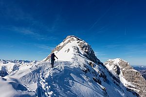 Die letzten Meter vom Skidepot auf den Gipfel