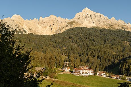 Unser Spielplatz für die nächsten Tage - mitten drin das Hotel Maria Unser Spielplatz für die nächsten Tage - mitten drin das Hotel Maria