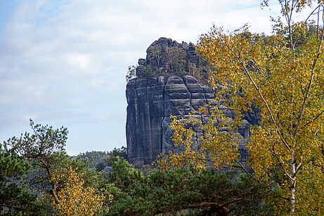 Eine gute Jahreszeit zum Klettern im Elbsandstein ist der Herbst Eine gute Jahreszeit zum Klettern im Elbsandstein ist der Herbst