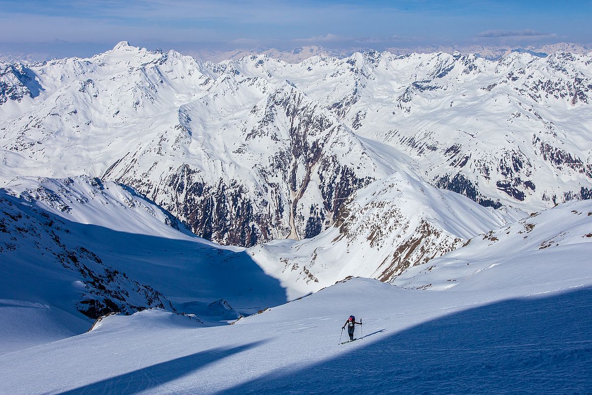 Oberhalb der Bliggscharte mit Tiefblick ins Kaunertal 
