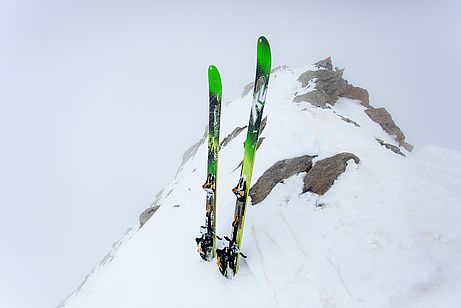 Am Gipfelgrat vom Bösen Weibl, links wäre der Großglockner zu sehen - wenn man was sehen würde. Am Gipfelgrat vom Bösen Weibl, links wäre der Großglockner zu sehen - wenn man was sehen würde.