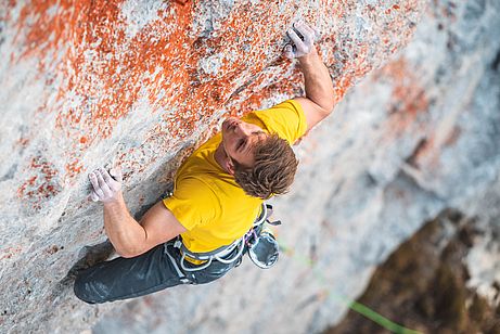 Luca Holzer sucht in Orange Bud (9-) nach der nächsten Leiste Luca Holzer sucht in Orange Bud (9-) nach der nächsten Leiste