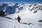 Die Steilstufe bewältigte man am bequemsten mit Ski am Rucksack