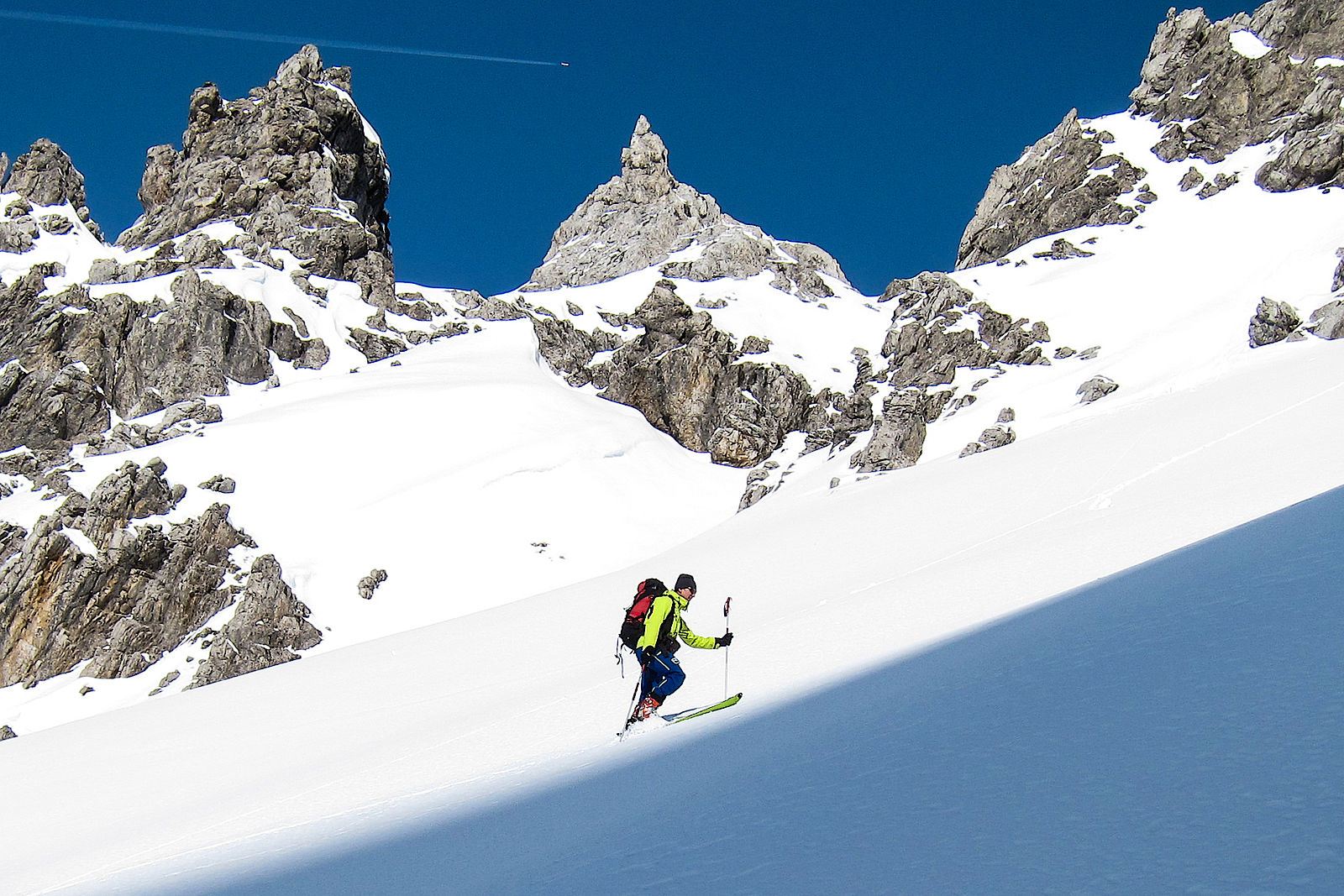 Unterwegs in den Lechtaler Alpen mit der Skitourenhose BANCUN von Ortovox.