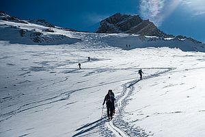 Immer noch sonnig kurz vor dem Skidepot, allerdings hat es 10 Minuten später zugemacht.