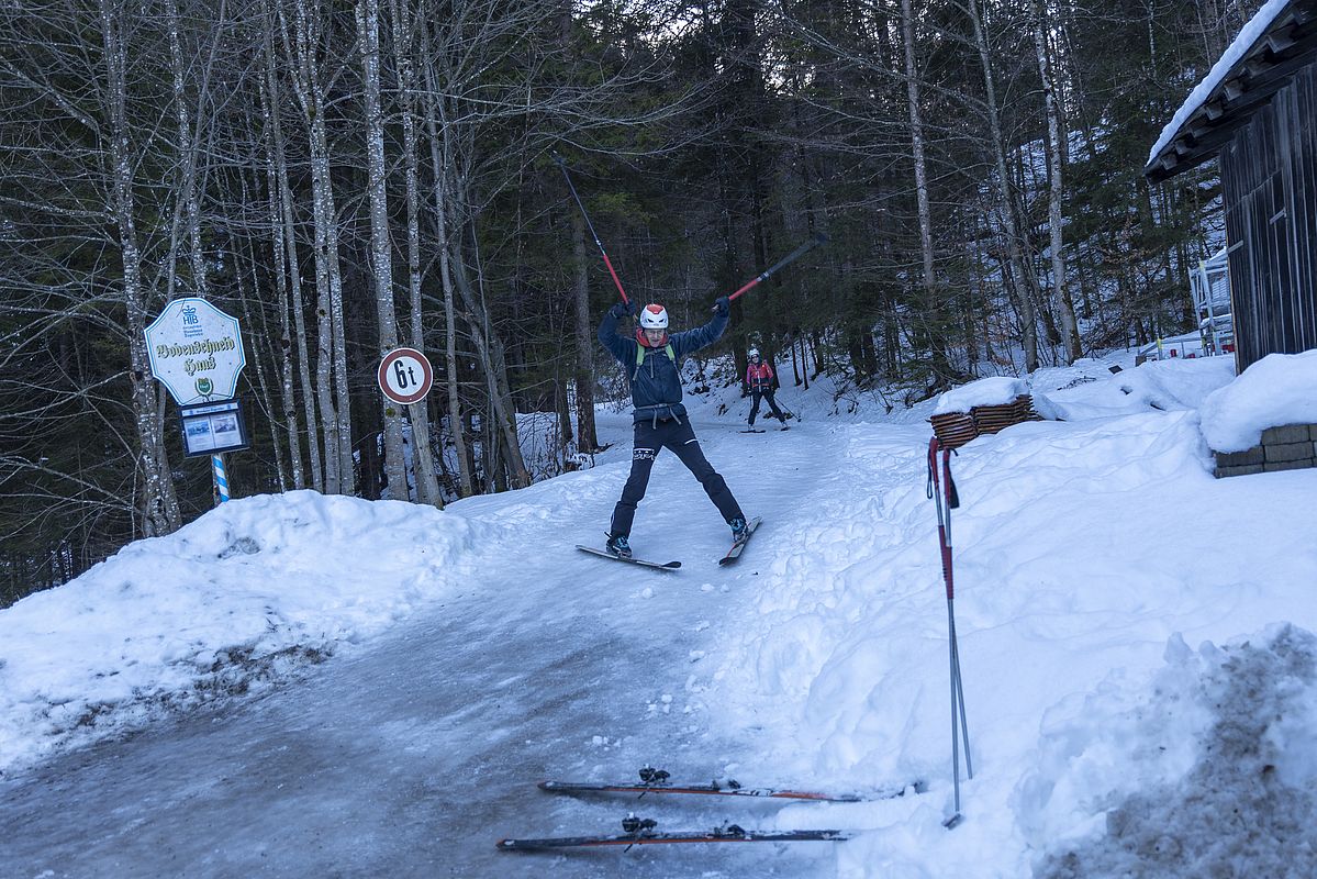 Problemlos auf der Forststraße bis zum Ortsrand von Neuhaus