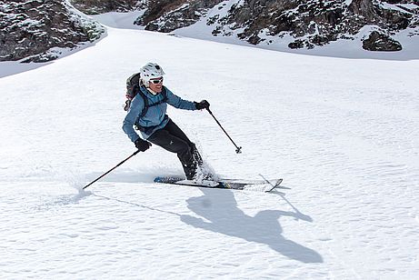 Sportliche Pulverabfahrt von der Geislspitze in den Hohen Tauern. Sportliche Pulverabfahrt von der Geislspitze in den Hohen Tauern.