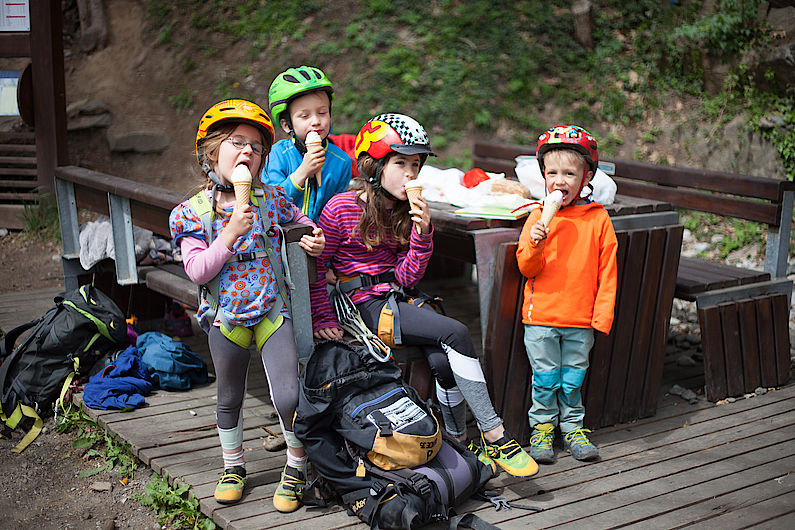 Urlaubshighlight für die Kinder: Toni's Eis direkt am Fels