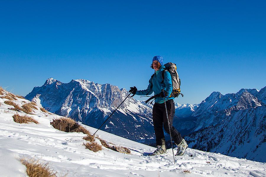 Blick zur Zugspitze vom Gipfelrücken der Bleispitze