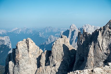 Das überwältigende Panorama vom Gipfel des Monte Mulaz. Rechts der Bildmitte der Monte Agner. Das überwältigende Panorama vom Gipfel des Monte Mulaz. Rechts der Bildmitte der Monte Agner.