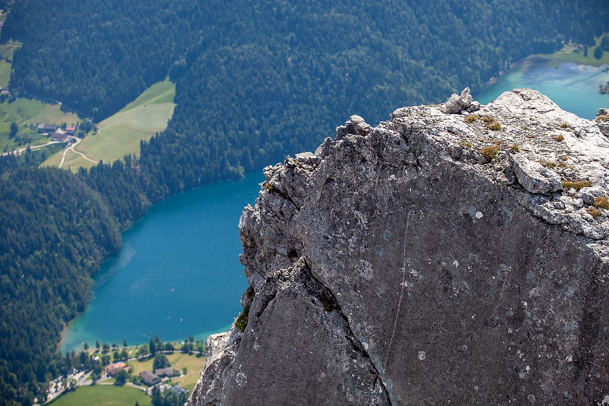 Erfrischender Tiefblick zum Hintersteiner See
