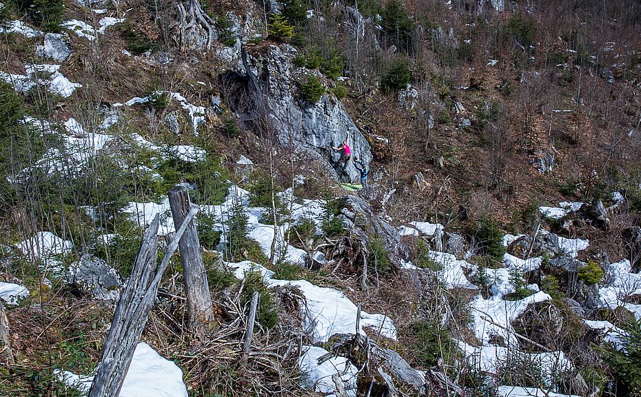 Orientierung Im Frühjahr sind die Blöcke in der ehemaligen Windbruchzone am einfachsten zu finden.