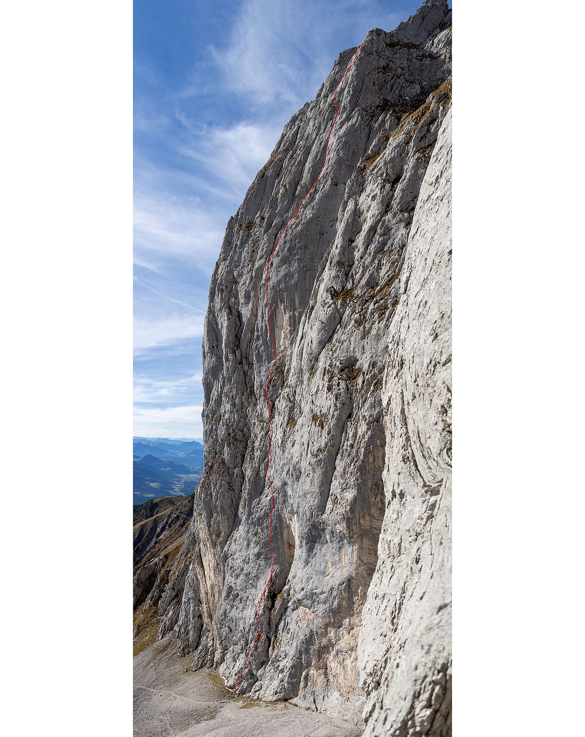 Die Ostwand des Waxensteiner Turms mit der Route "Im Rausch der Zeit"