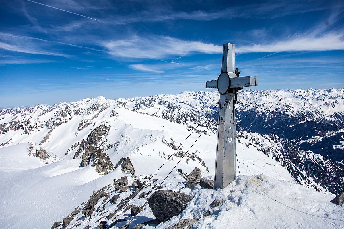 Grandioser Ausblick vom Gipfel des Schwarzensteins