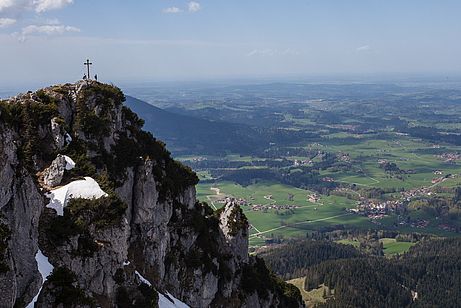 Exponierte Position des Westgipfels mit Tiefblick auf Elbach Exponierte Position des Westgipfels mit Tiefblick auf Elbach