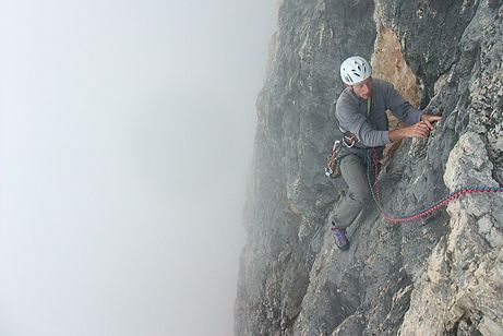 In der Brentagruppe oder der Palagruppe in den Dolomiten erschweren oft ab Mittag hereinziehende Nebelschwaden die Orientierung. In der Brentagruppe oder der Palagruppe in den Dolomiten erschweren oft ab Mittag hereinziehende Nebelschwaden die Orientierung.