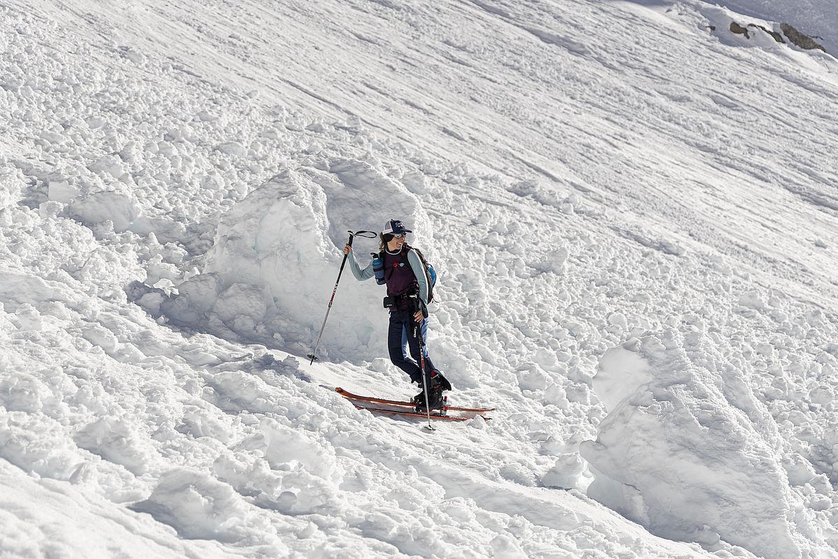 Überall Lawinenboller - einige sind auch größer