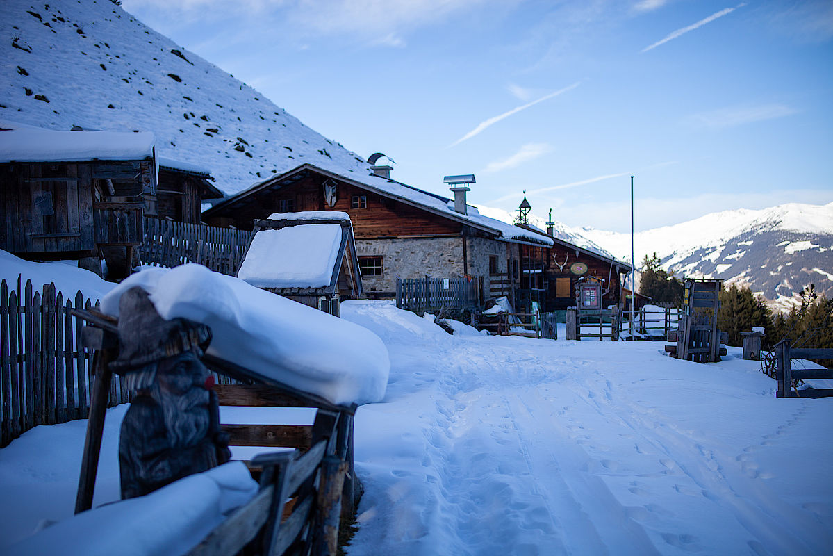 An der Alpenrosehütte kann man die Ski anlegen