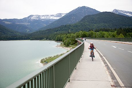 Landschaftlich super, verkehrstechnisch ungut - entlang des Sylvensteinspeichers Landschaftlich super, verkehrstechnisch ungut - entlang des Sylvensteinspeichers