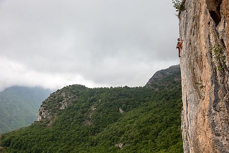 Technisch anspruchsvolle, grandiose Linien warten an der Rocca di Garda oberhalb von Veravo Technisch anspruchsvolle, grandiose Linien warten an der Rocca di Garda oberhalb von Veravo