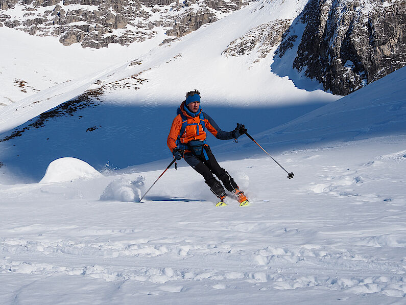 Herrlicher Pulverschnee bei der Abfahrt ins Sandestal