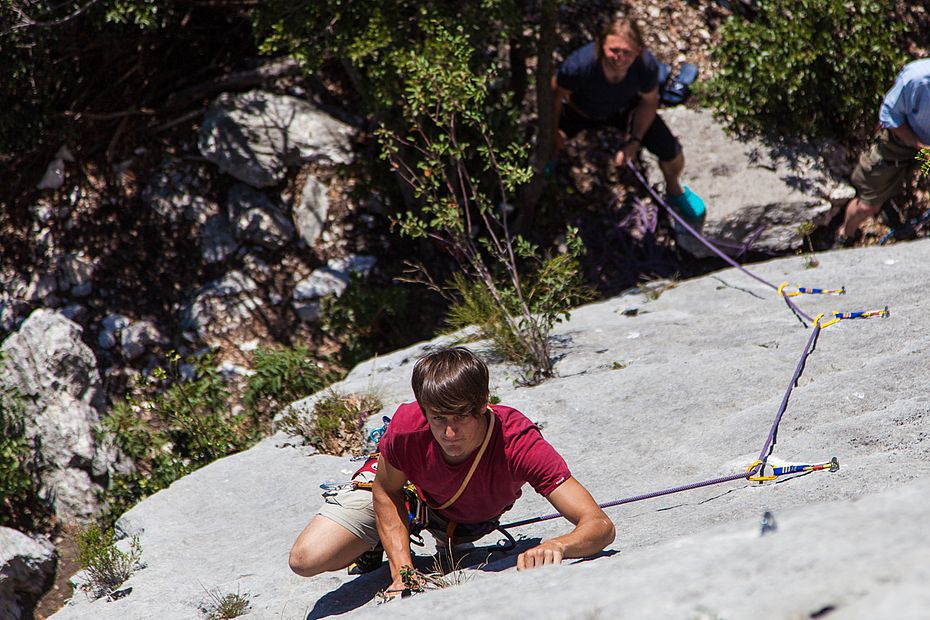 Jan klettert die sehr schöne Route "El Giga" (6a), Sektor B